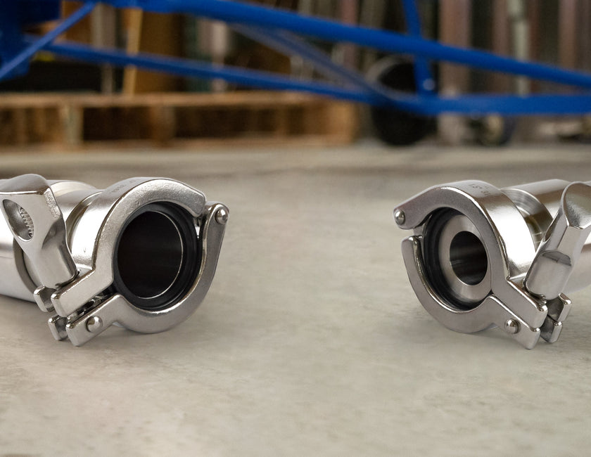 Why do different sizes of hose use the same size Tri-Clamp? 